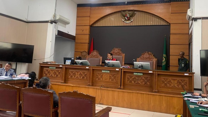 Suasana Sidang Praperadilan Nadiem Hotman Paris Tanyakan Reputasi Ahli Hukum Chairul Huda